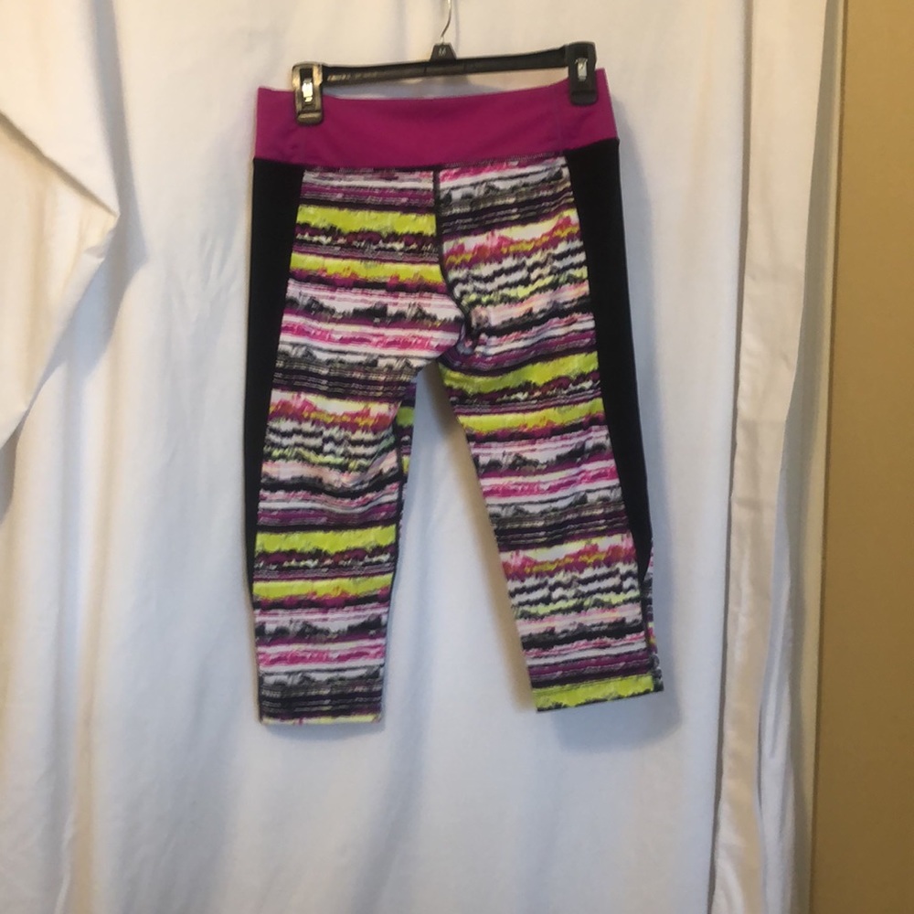 Nike capris - Picture 2 of 2